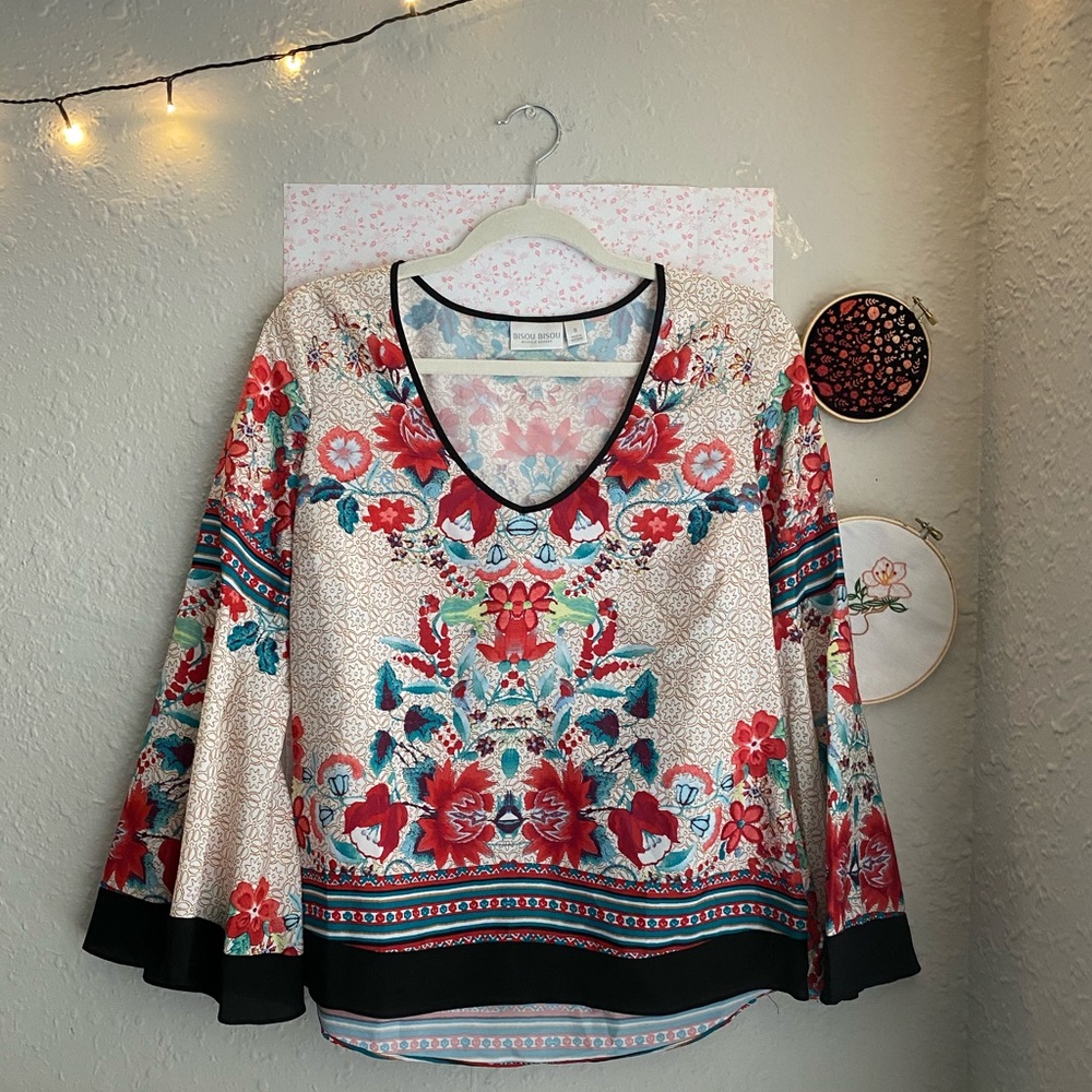 Lovely flowing white and red flowered top